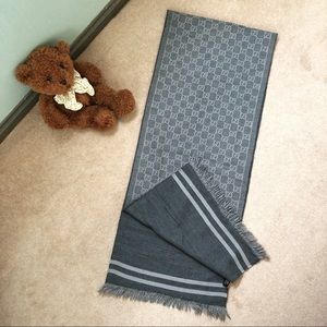 Gucci gray wool scarf